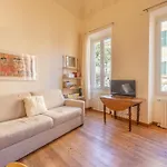 - A 7 Minuti A Piedi Dal Teatro Ariston Apartment *