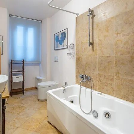 - A 7 Minuti A Piedi Dal Teatro Ariston * Sanremo