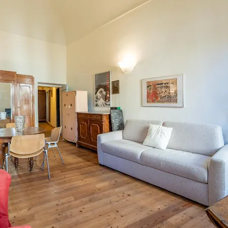 - A 7 Minuti A Piedi Dal Teatro Ariston Apartment *